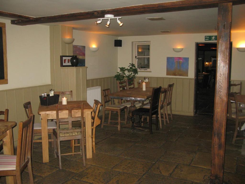 The Chequers Inn Cassington Экстерьер фото